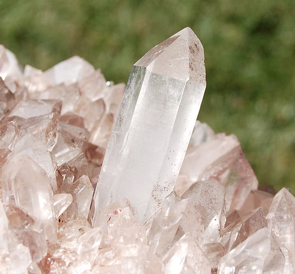 clear quartz crystal properties